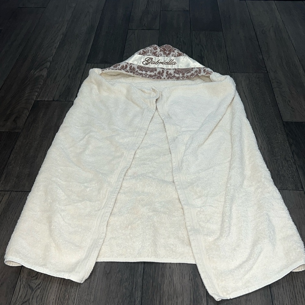 Custom-made baby hooded bath/swim personalized towel with embroidery
